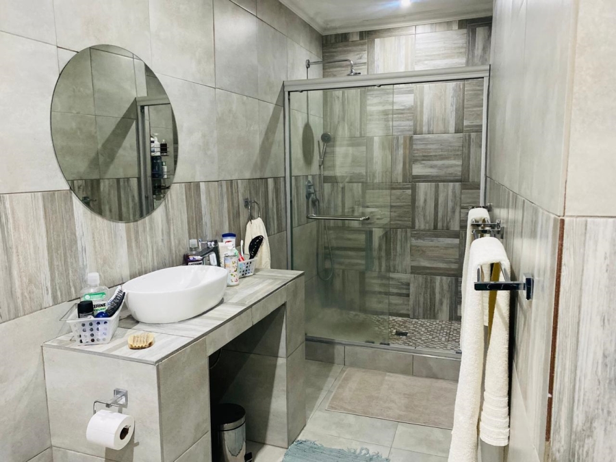 3 Bedroom Property for Sale in Garsfontein Gauteng