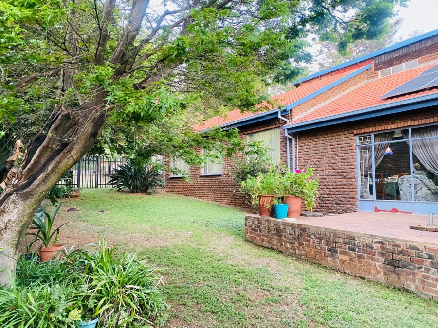 3 Bedroom Property for Sale in Garsfontein Gauteng