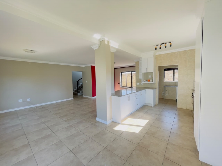 To Let 3 Bedroom Property for Rent in Thatchfield Estate Gauteng