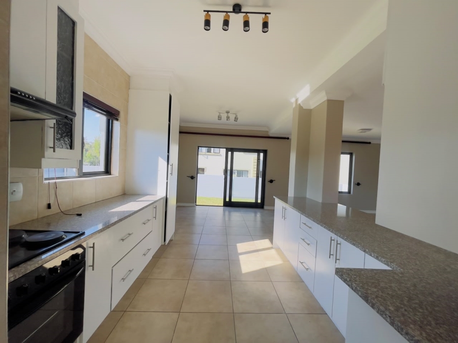 To Let 3 Bedroom Property for Rent in Thatchfield Estate Gauteng