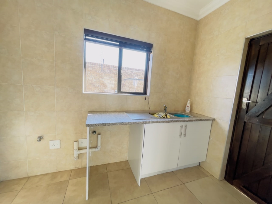 To Let 3 Bedroom Property for Rent in Thatchfield Estate Gauteng