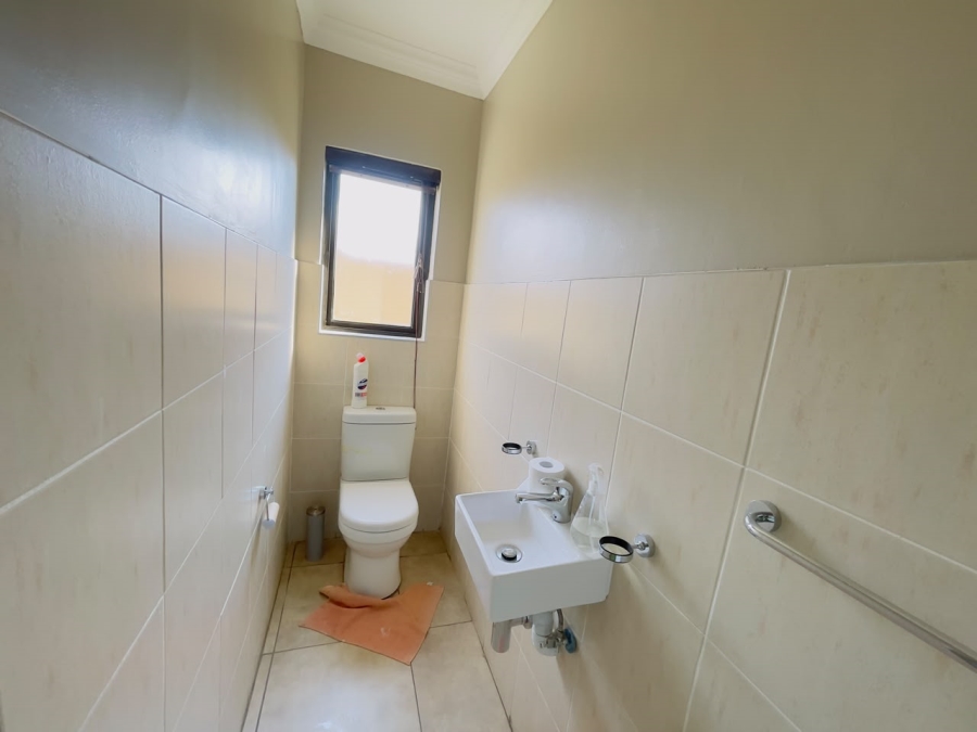 To Let 3 Bedroom Property for Rent in Thatchfield Estate Gauteng