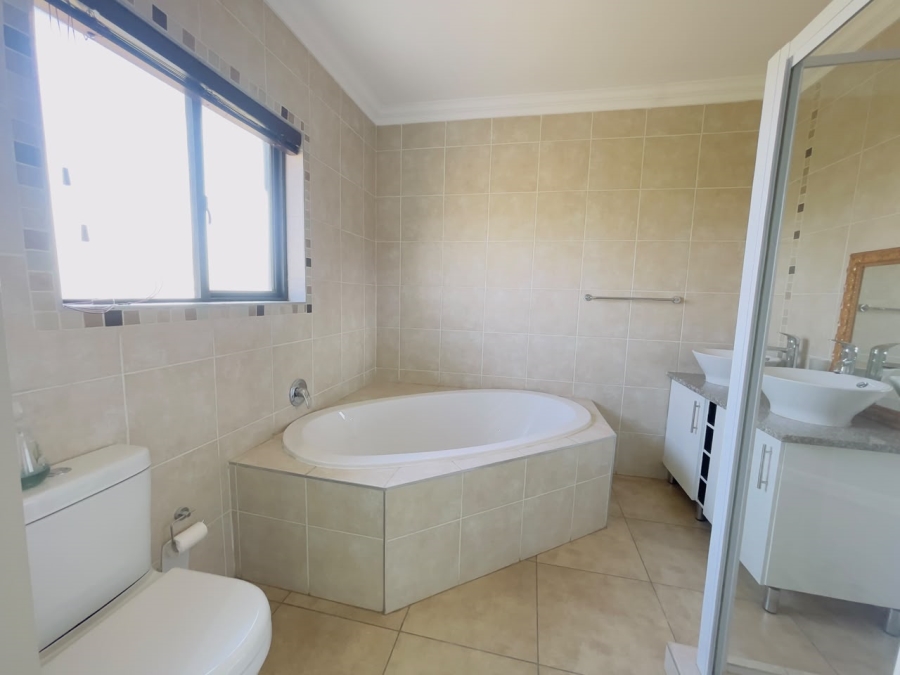 To Let 3 Bedroom Property for Rent in Thatchfield Estate Gauteng