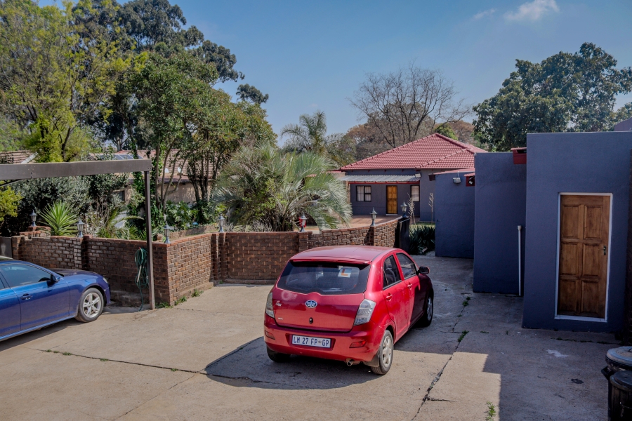 5 Bedroom Property for Sale in The Hill Gauteng