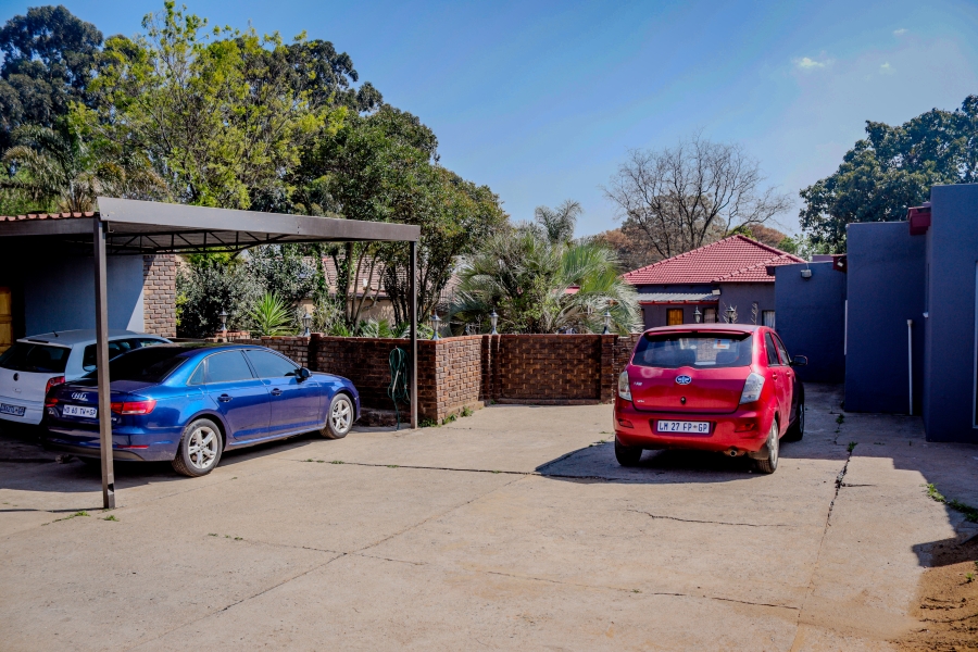 5 Bedroom Property for Sale in The Hill Gauteng