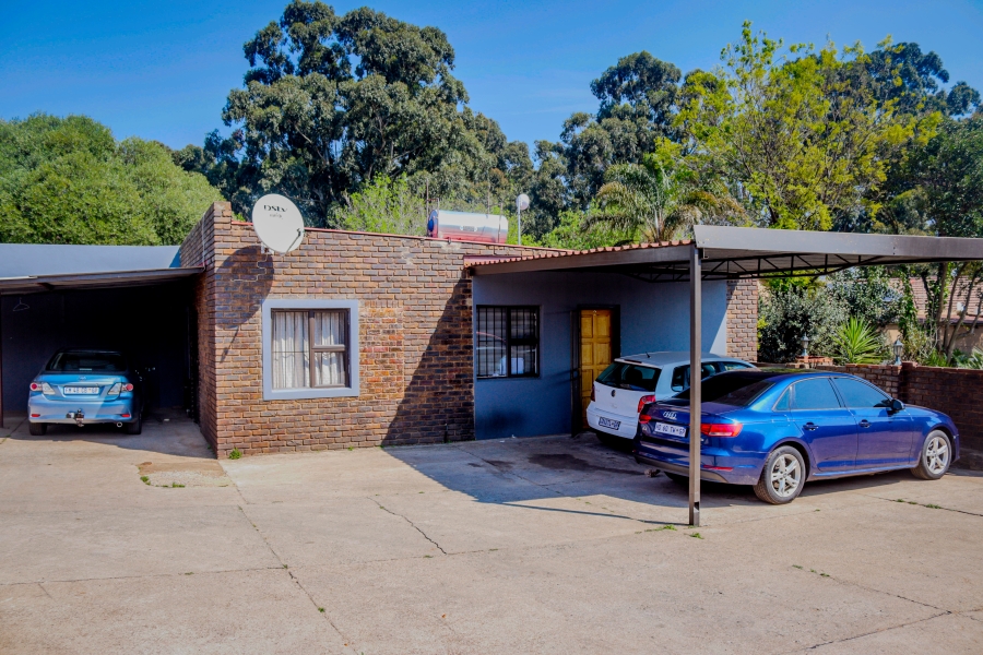 5 Bedroom Property for Sale in The Hill Gauteng