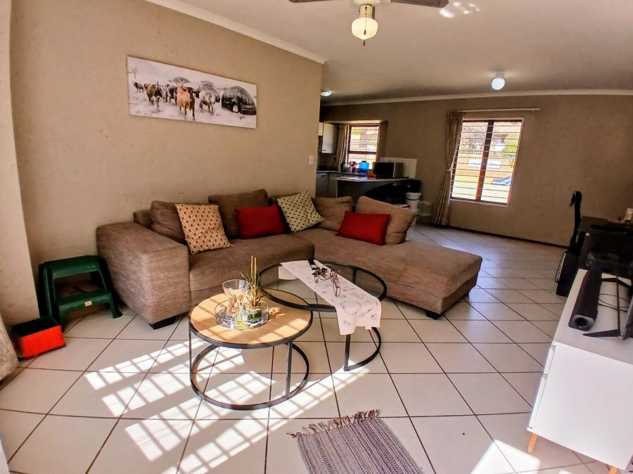 2 Bedroom Property for Sale in Roodekrans Gauteng