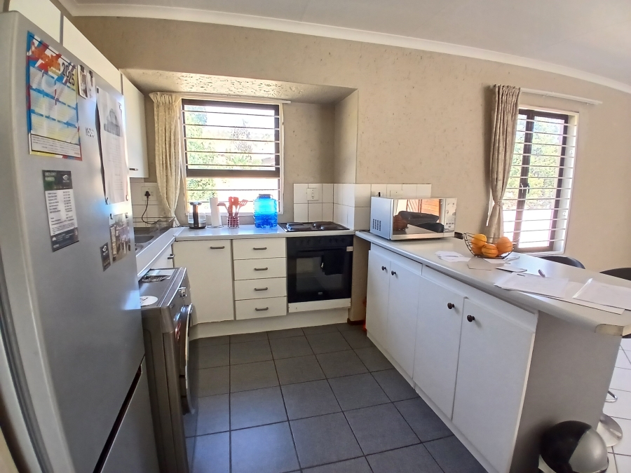 2 Bedroom Property for Sale in Roodekrans Gauteng