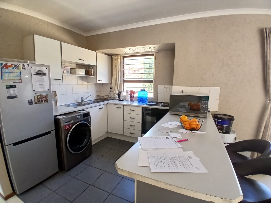 2 Bedroom Property for Sale in Roodekrans Gauteng