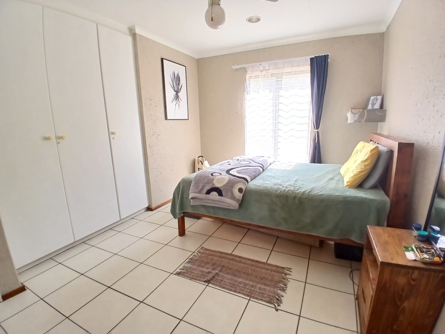 2 Bedroom Property for Sale in Roodekrans Gauteng