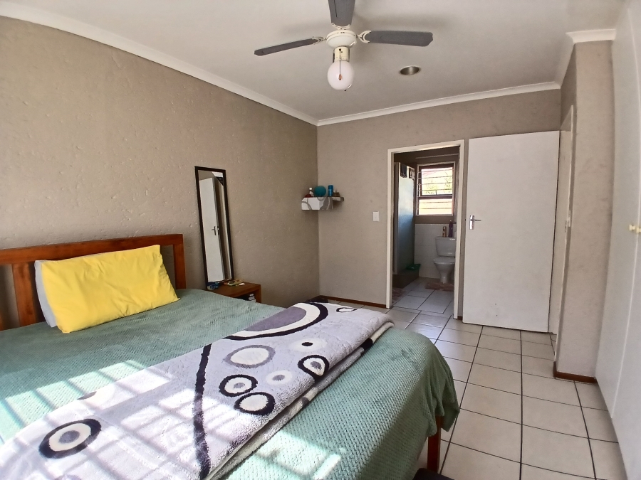 2 Bedroom Property for Sale in Roodekrans Gauteng