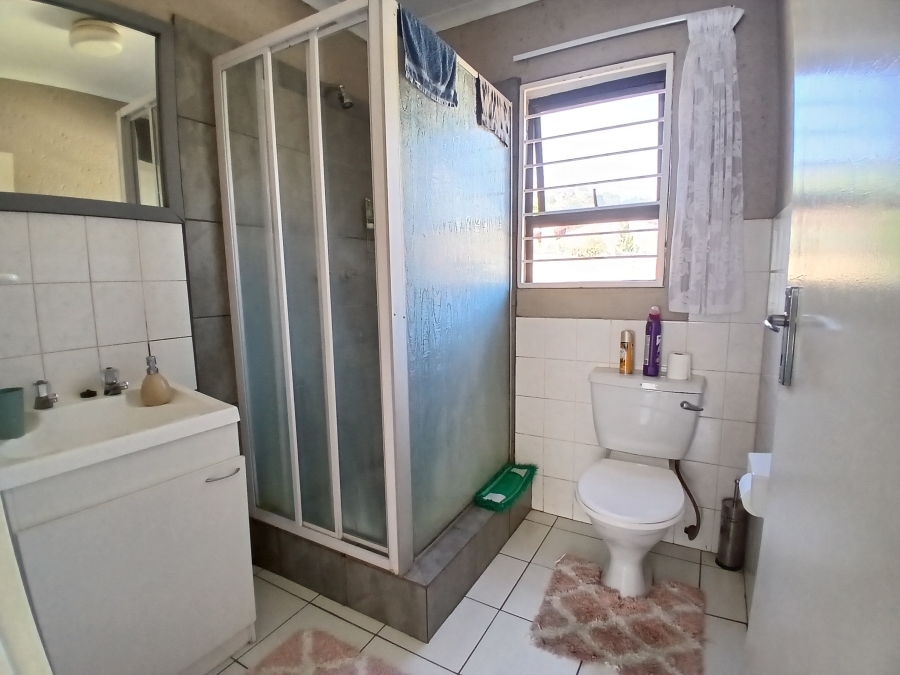 2 Bedroom Property for Sale in Roodekrans Gauteng