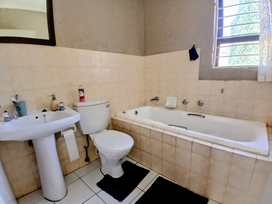 2 Bedroom Property for Sale in Roodekrans Gauteng