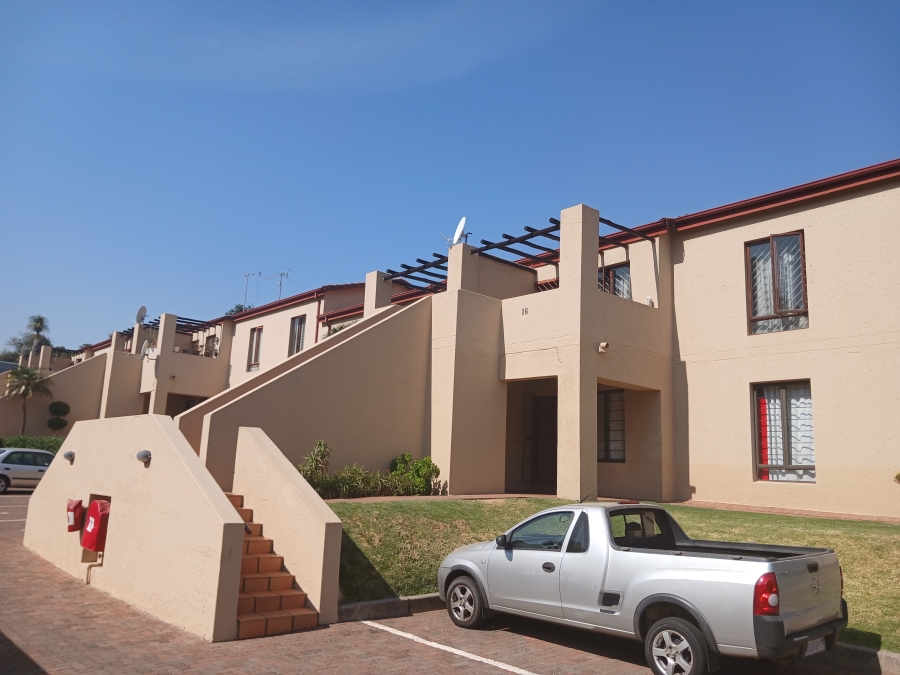 2 Bedroom Property for Sale in Roodekrans Gauteng