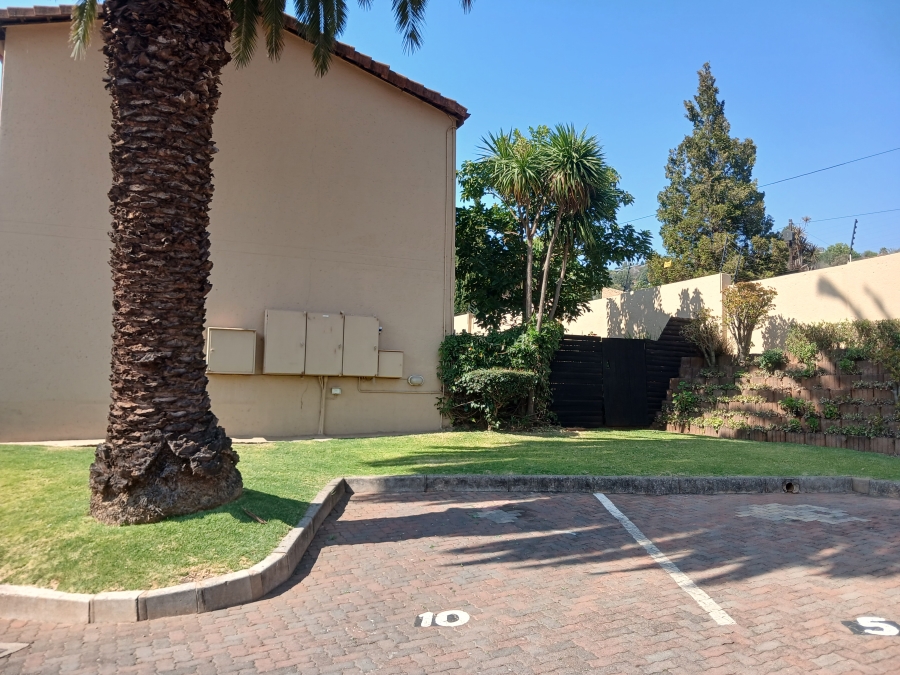 2 Bedroom Property for Sale in Roodekrans Gauteng