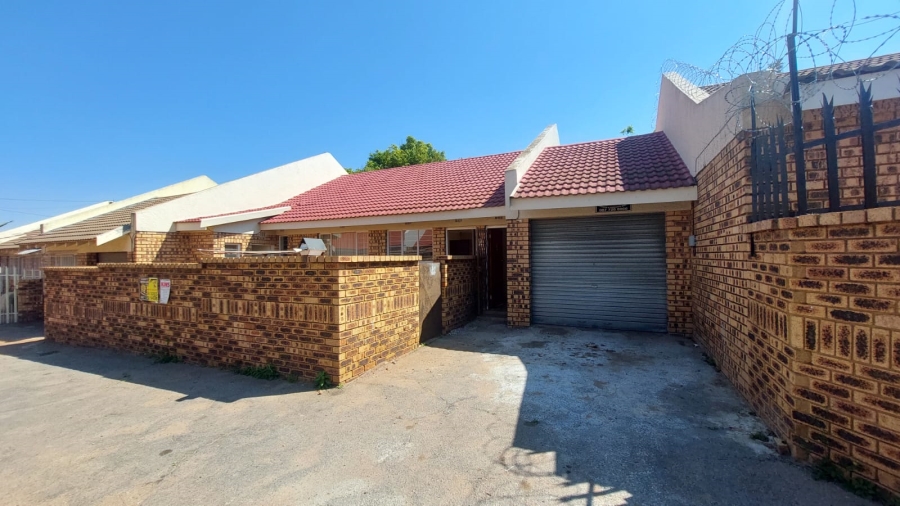 2 Bedroom Property for Sale in Greenhills Gauteng