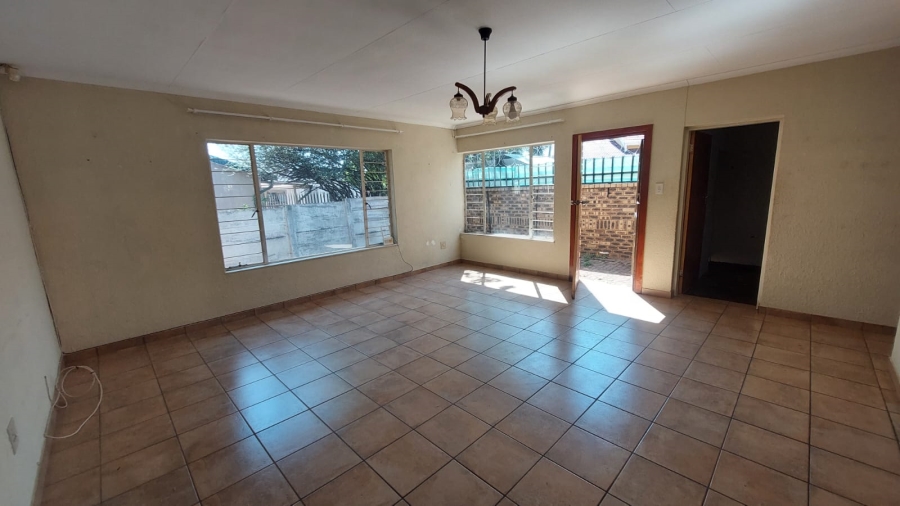 2 Bedroom Property for Sale in Greenhills Gauteng