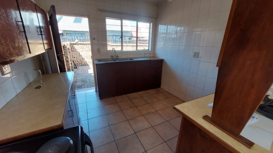 2 Bedroom Property for Sale in Greenhills Gauteng