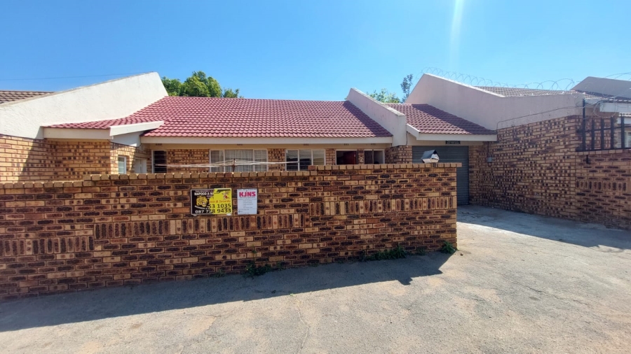2 Bedroom Property for Sale in Greenhills Gauteng