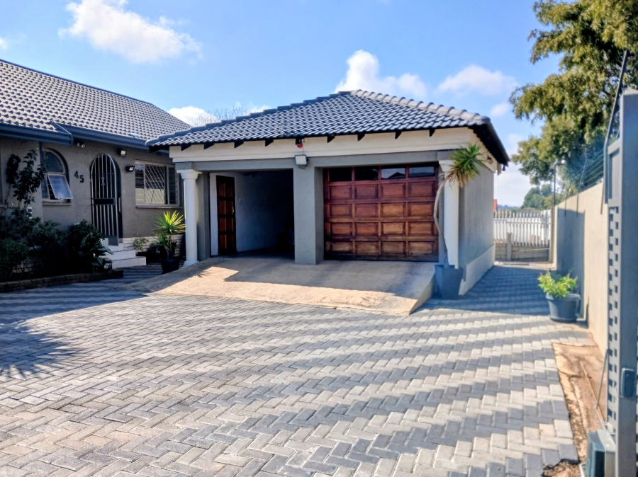 3 Bedroom Property for Sale in Witpoortjie Gauteng