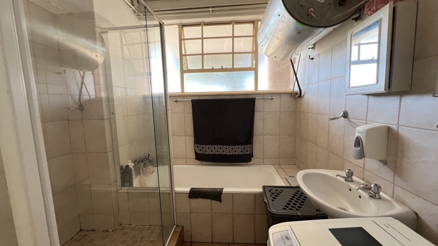 2 Bedroom Property for Sale in Greenhills Gauteng
