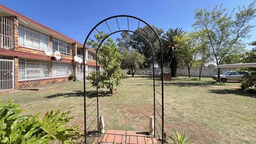 2 Bedroom Property for Sale in Greenhills Gauteng