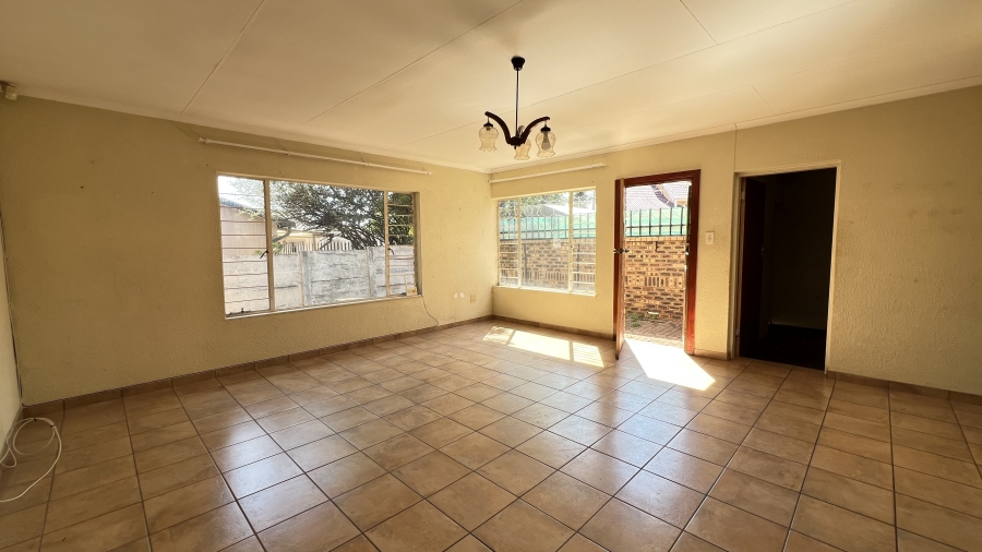 2 Bedroom Property for Sale in Greenhills Gauteng
