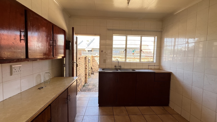 2 Bedroom Property for Sale in Greenhills Gauteng
