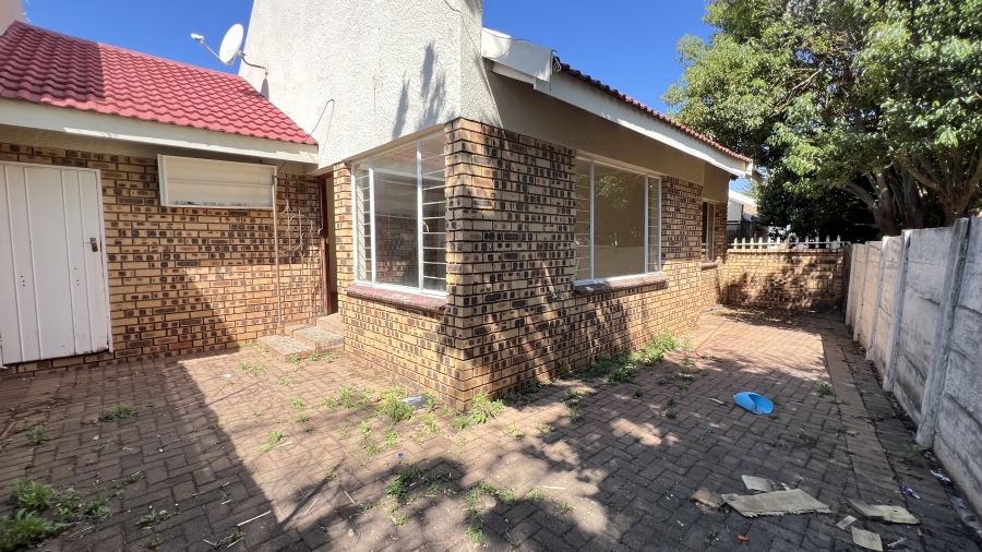 2 Bedroom Property for Sale in Greenhills Gauteng