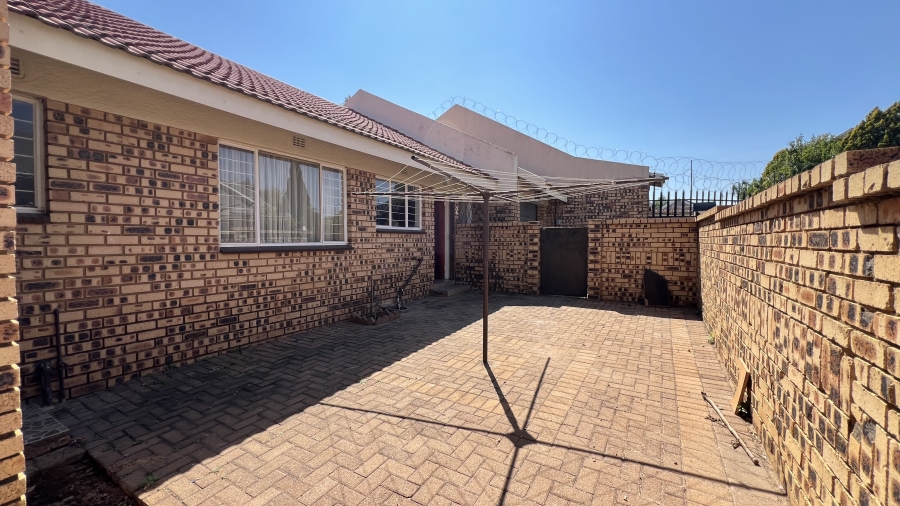 2 Bedroom Property for Sale in Greenhills Gauteng