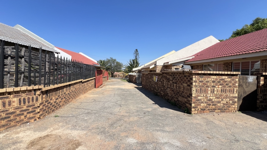2 Bedroom Property for Sale in Greenhills Gauteng