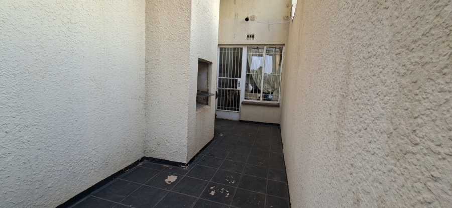 3 Bedroom Property for Sale in Wilro Park Gauteng