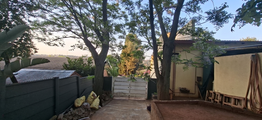 3 Bedroom Property for Sale in Wilro Park Gauteng