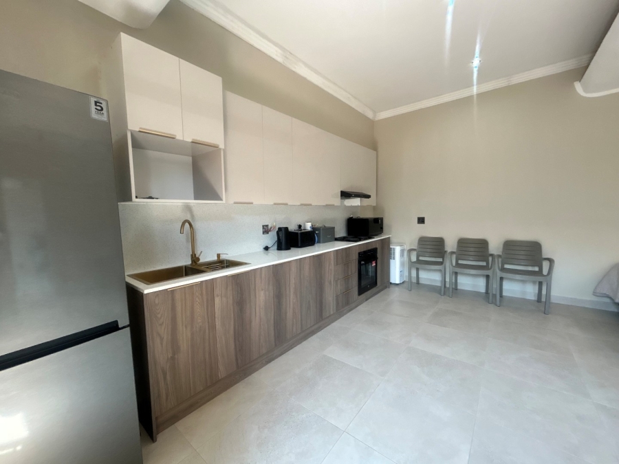 To Let 1 Bedroom Property for Rent in Houghton Estate Gauteng