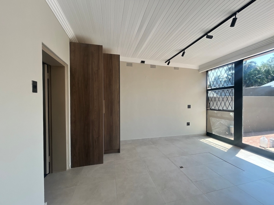To Let 1 Bedroom Property for Rent in Houghton Estate Gauteng