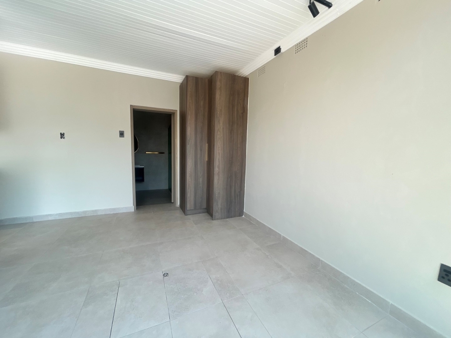 To Let 1 Bedroom Property for Rent in Houghton Estate Gauteng