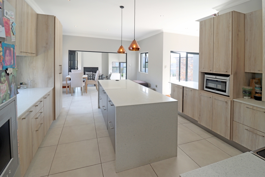 4 Bedroom Property for Sale in Waterfall Country Village Gauteng