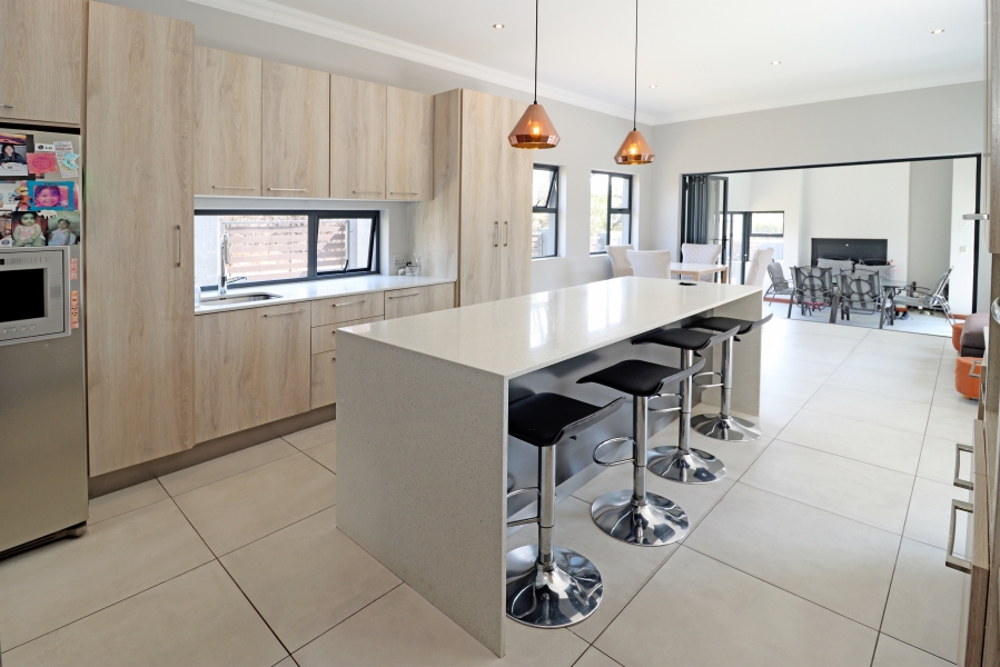4 Bedroom Property for Sale in Waterfall Country Village Gauteng