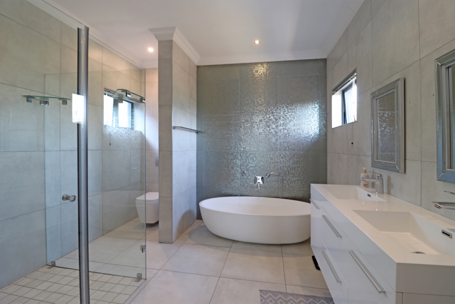 4 Bedroom Property for Sale in Waterfall Country Village Gauteng