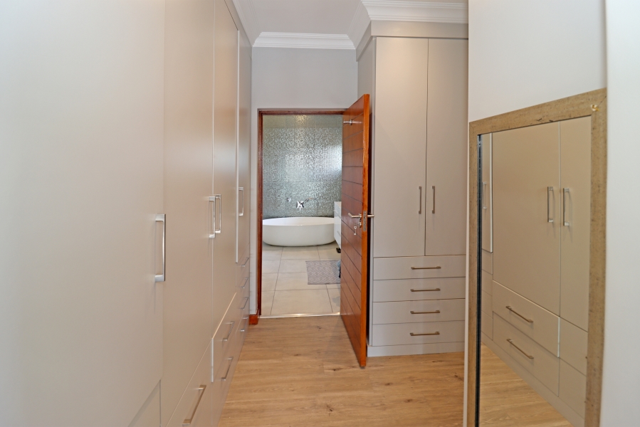 4 Bedroom Property for Sale in Waterfall Country Village Gauteng