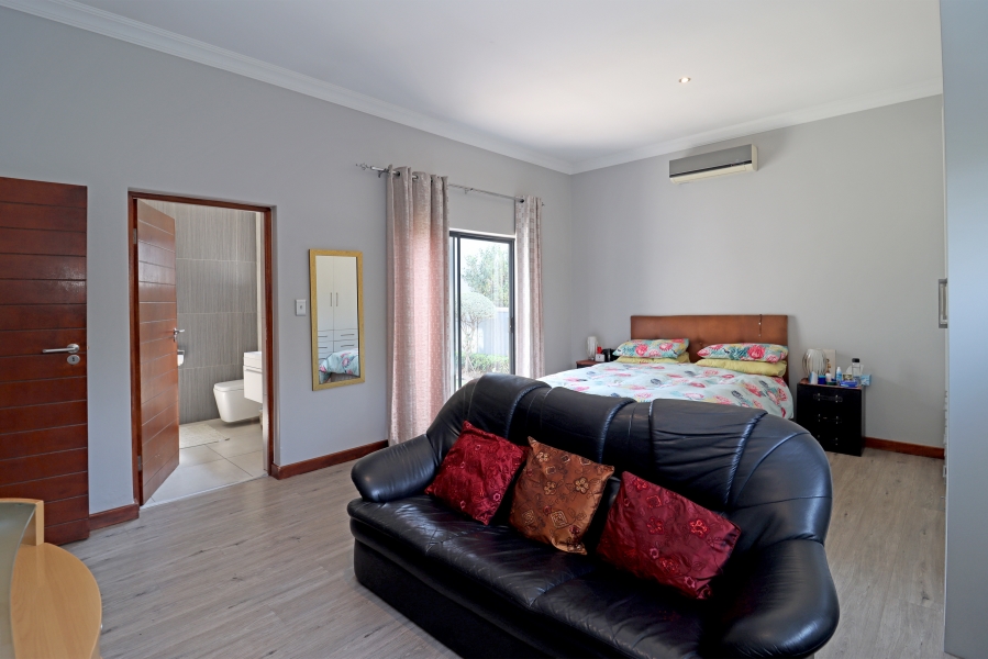 4 Bedroom Property for Sale in Waterfall Country Village Gauteng