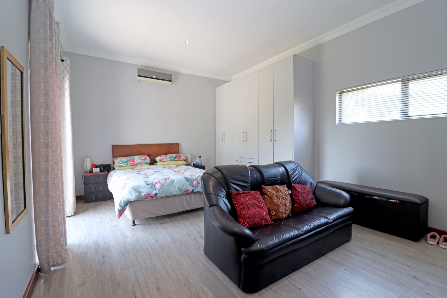 4 Bedroom Property for Sale in Waterfall Country Village Gauteng