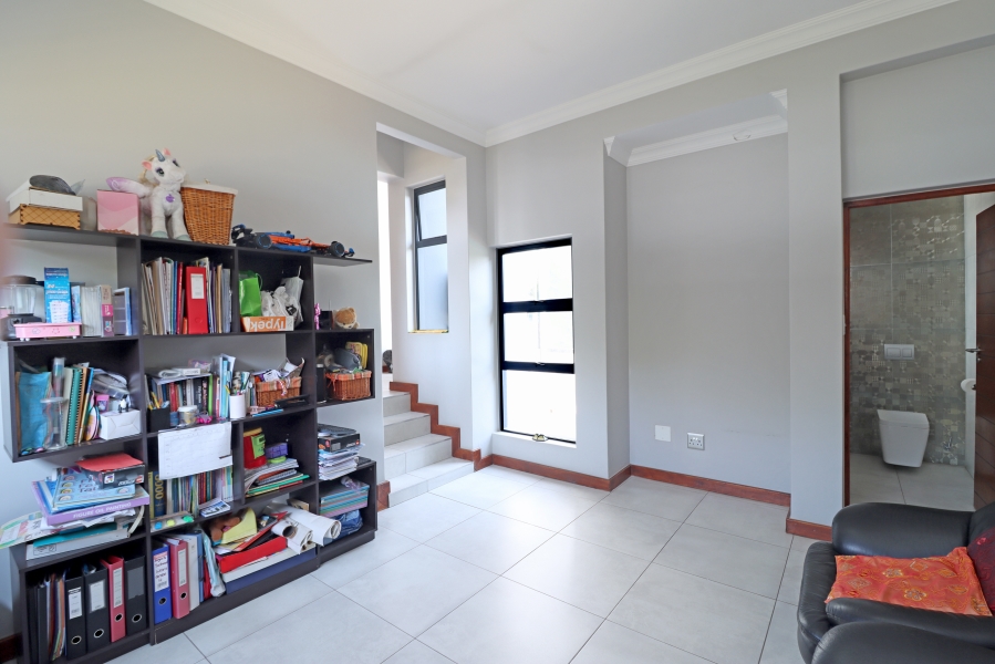 4 Bedroom Property for Sale in Waterfall Country Village Gauteng