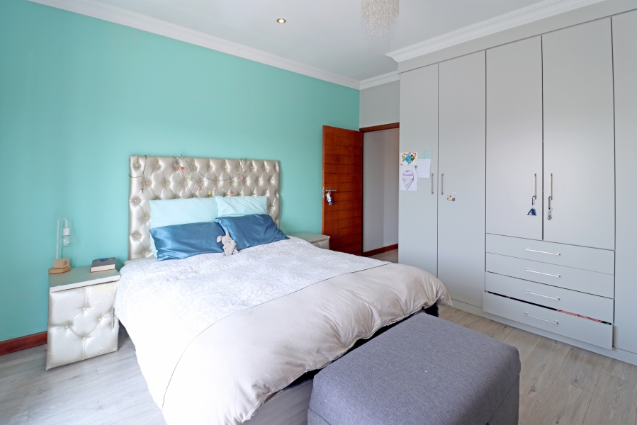 4 Bedroom Property for Sale in Waterfall Country Village Gauteng