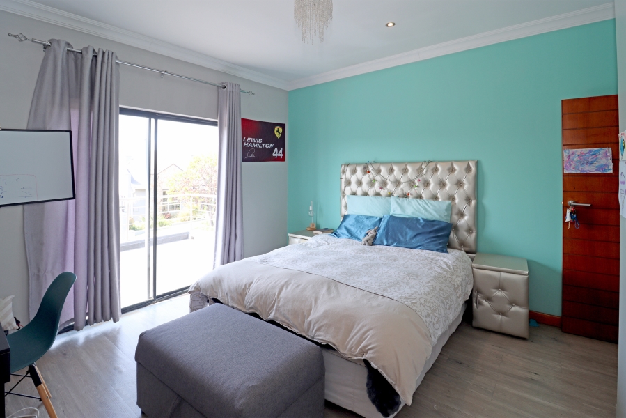 4 Bedroom Property for Sale in Waterfall Country Village Gauteng