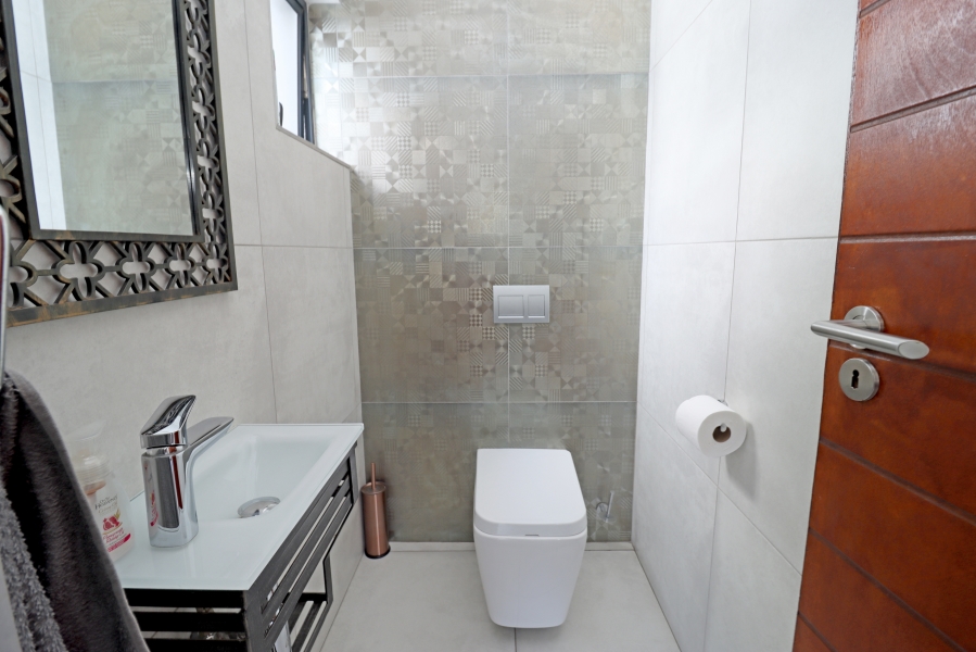 4 Bedroom Property for Sale in Waterfall Country Village Gauteng