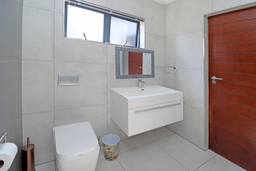4 Bedroom Property for Sale in Waterfall Country Village Gauteng