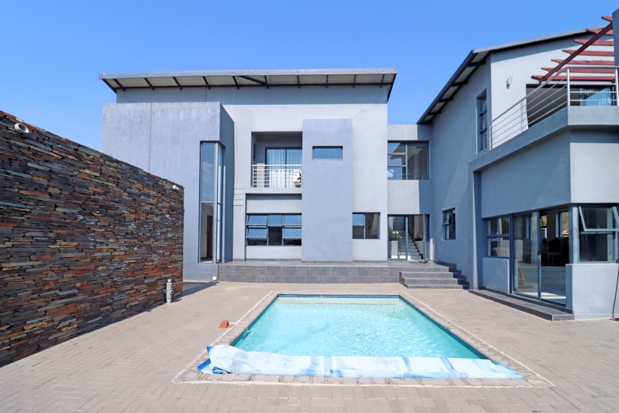 4 Bedroom Property for Sale in Waterfall Country Village Gauteng