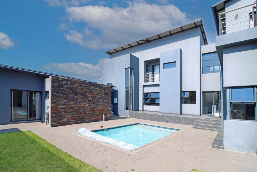 4 Bedroom Property for Sale in Waterfall Country Village Gauteng