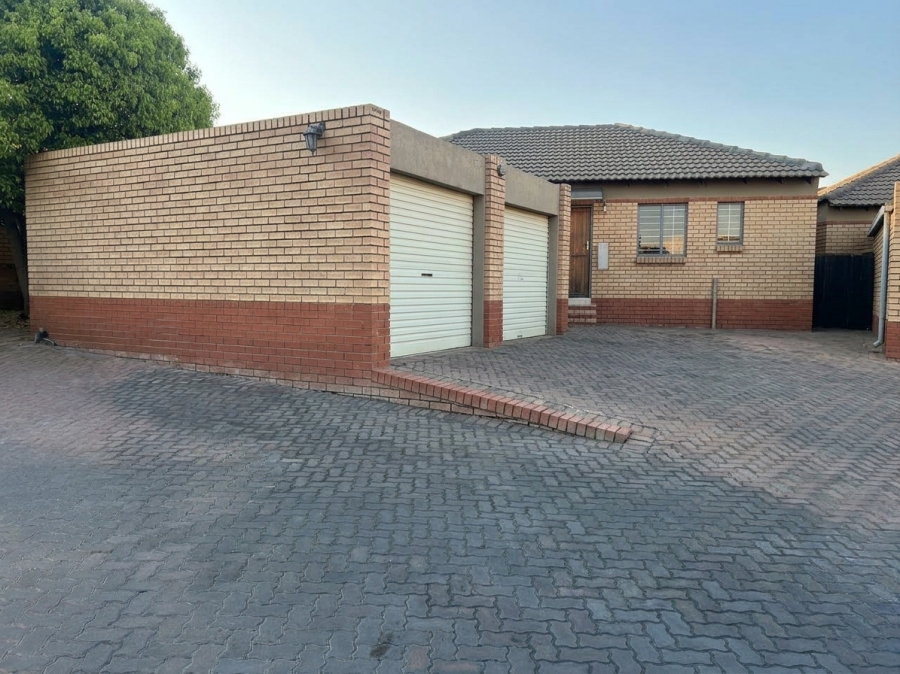 3 Bedroom Property for Sale in Halfway Gardens Gauteng